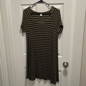 Short sleeve swing dress
